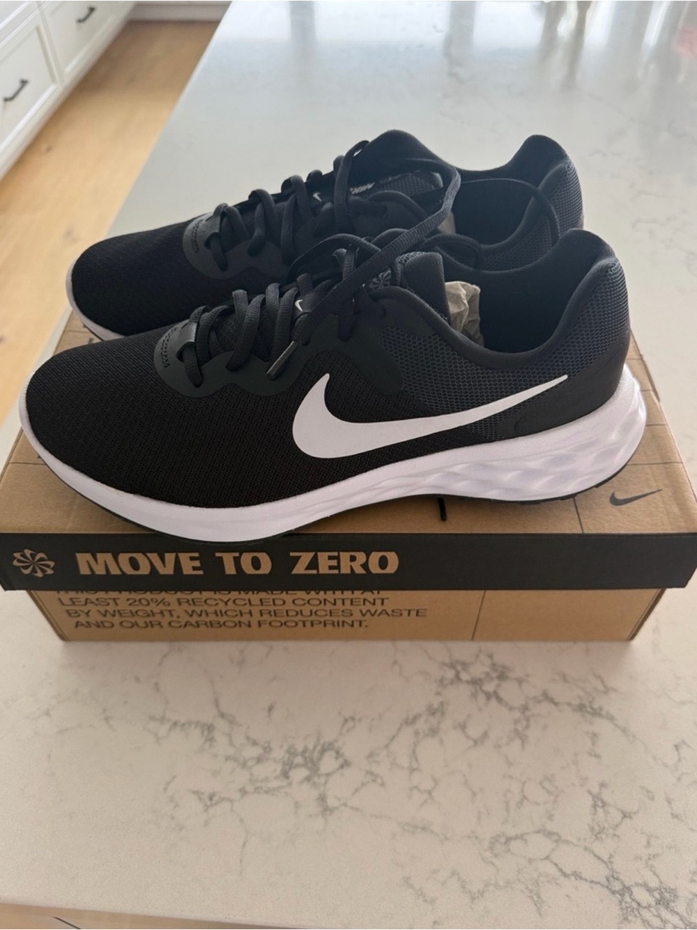 Nike Black and White Running Sneakers - Picture 6 of 7